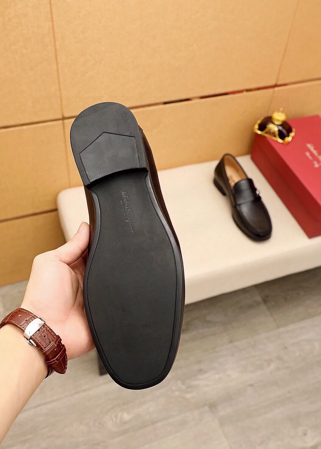 Men's shoes 💰480 💐 Product trademark: Ferragamo "Ferragamo" casual leather shoes Regular size: 38-44 (45🉑️customized) Product materials: Selected imported first-layer calfskin upper + luxury hardware buckle, imported water-dyed cow leather lining. Strong three-dimensional visual effect, original outsole color: 4⃣️seed leather materials available